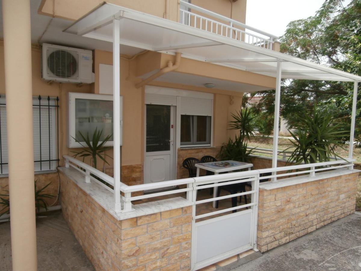Villa Finikas Vrasná Exterior foto